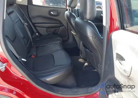 2018 Jeep Compass Latitude 4X4 z USA, uszkodzony, nr VIN 3C4NJDBB7JT262661